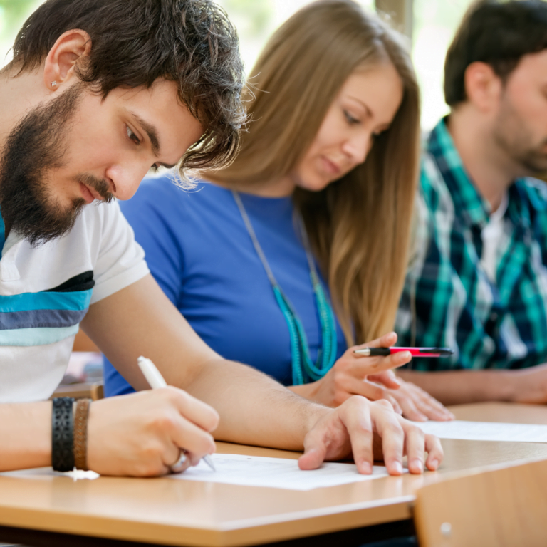 O Mundo dos Concursos Públicos: Preparação e Oportunidades